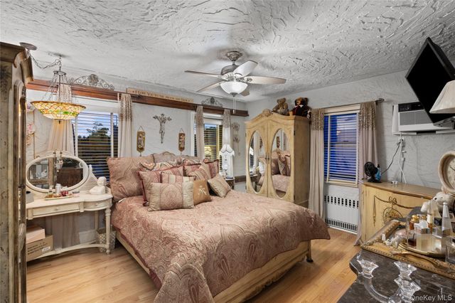 315 Wynsum Avenue, Merrick, NY 11566