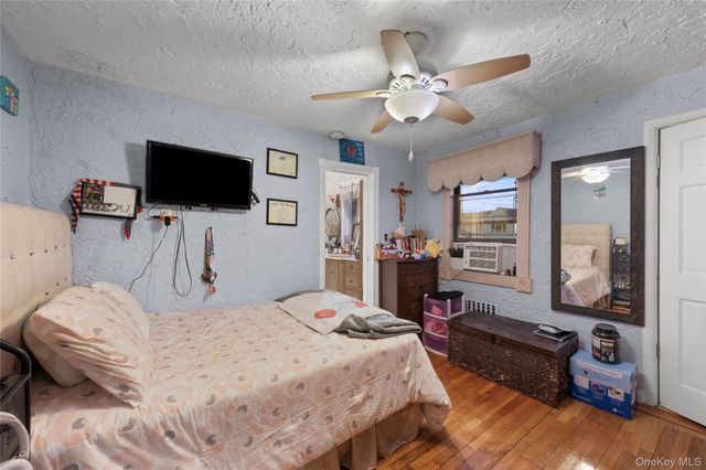 315 Wynsum Avenue, Merrick, NY 11566