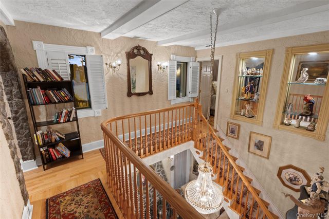 315 Wynsum Avenue, Merrick, NY 11566