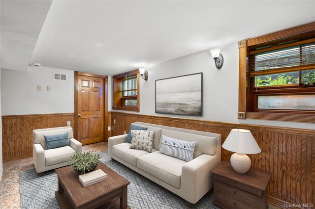 315 Wynsum Avenue, Merrick, NY 11566