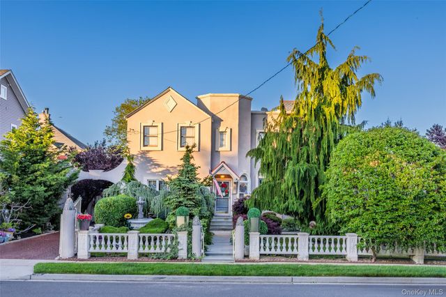 315 Wynsum Avenue, Merrick, NY 11566