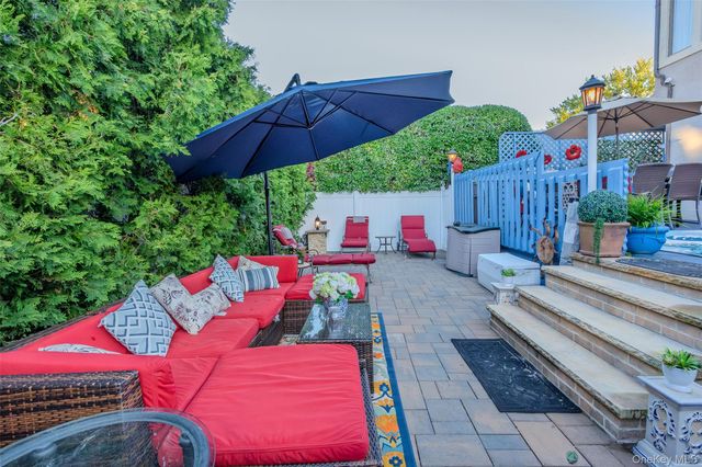 315 Wynsum Avenue, Merrick, NY 11566