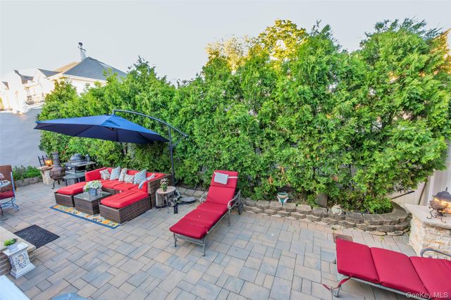 315 Wynsum Avenue, Merrick, NY 11566