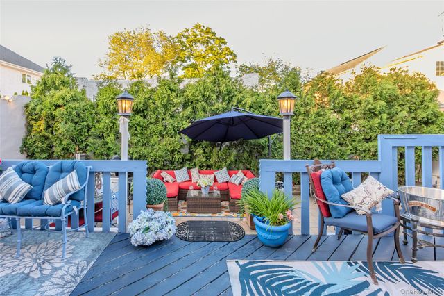 315 Wynsum Avenue, Merrick, NY 11566