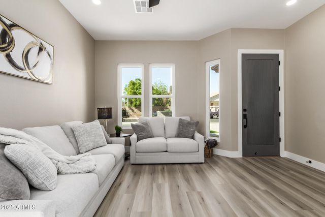 1451 S LA ARBOLETA Drive, Gilbert, AZ 85296