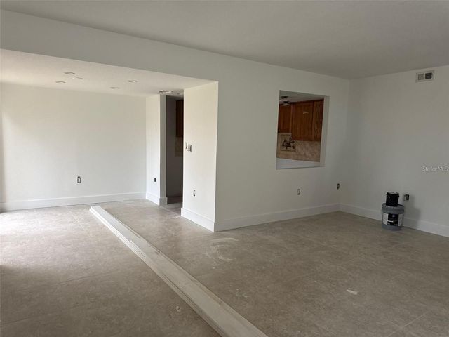 7550 SUNSHINE SKYWAY LANE S P12, St Petersburg, FL 33711