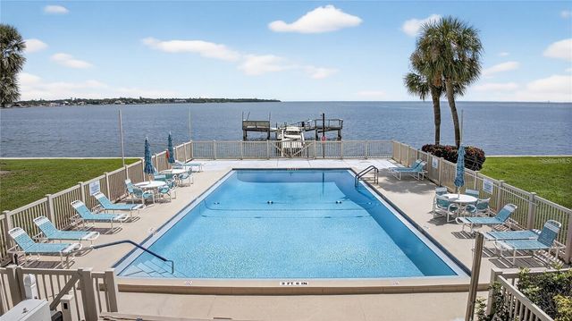 7550 SUNSHINE SKYWAY LANE S P12, St Petersburg, FL 33711