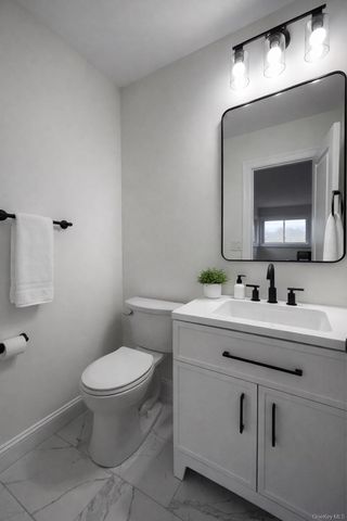 40 Arbour Street, West Islip, NY 11795