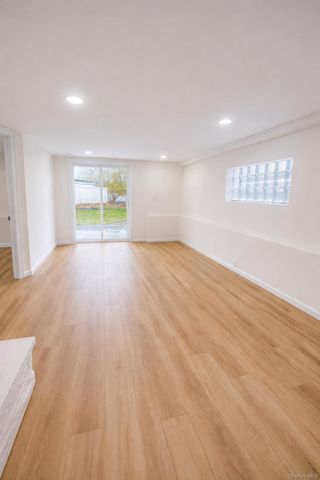 40 Arbour Street, West Islip, NY 11795