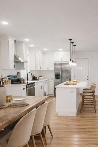 40 Arbour Street, West Islip, NY 11795