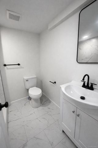 40 Arbour Street, West Islip, NY 11795