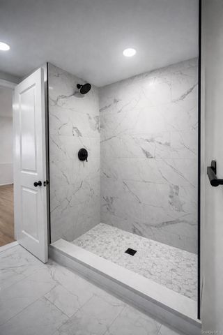 40 Arbour Street, West Islip, NY 11795