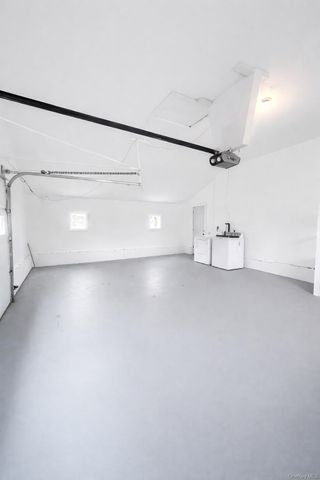 40 Arbour Street, West Islip, NY 11795