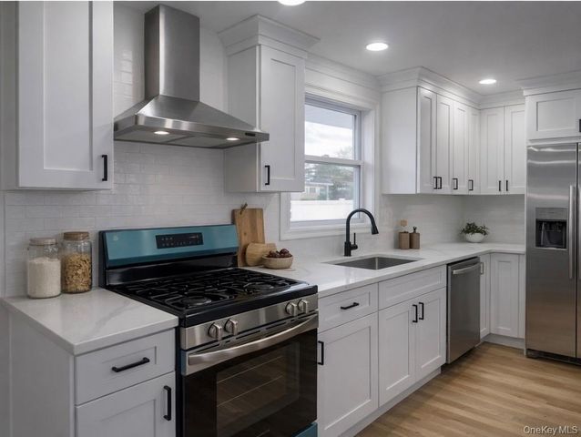 40 Arbour Street, West Islip, NY 11795