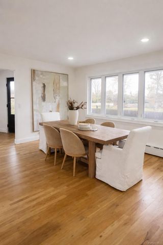 40 Arbour Street, West Islip, NY 11795