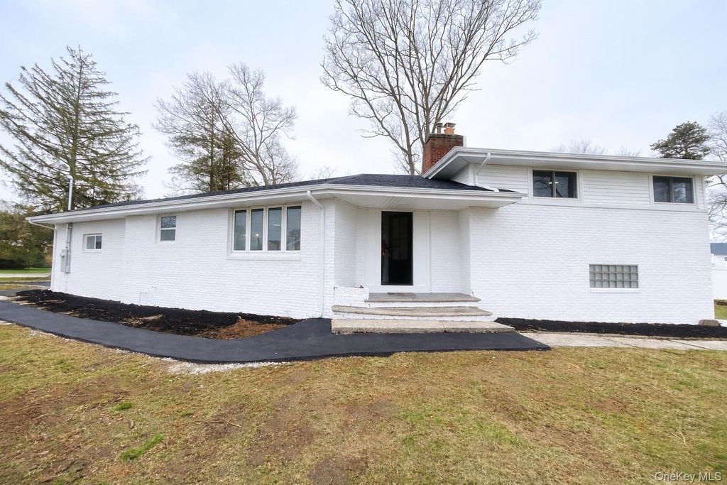 40 Arbour Street, West Islip, NY 11795