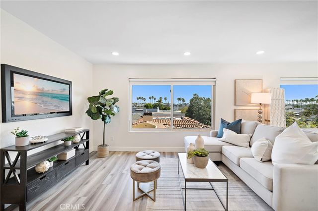 5959 E Naples Plaza 306, Long Beach, CA 90803