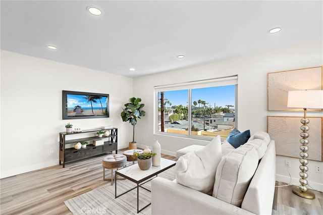 5959 E Naples Plaza 306, Long Beach, CA 90803