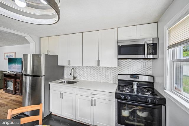 137 EDMUND ST, Hamilton, NJ 08610