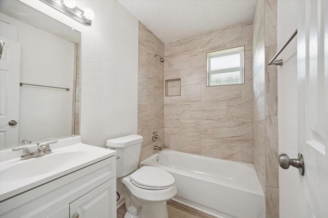 5111 Clover Street B, Houston, TX 77033