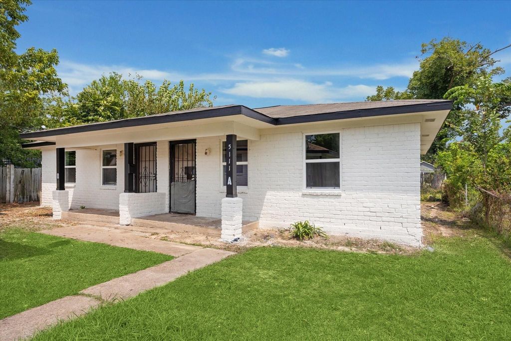 5111 Clover Street B, Houston, TX 77033