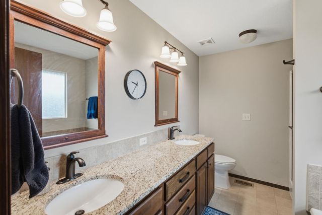 2917 N Rock Bridge Ct, Derby, KS 67037
