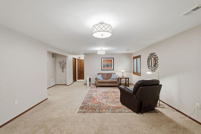 2917 N Rock Bridge Ct, Derby, KS 67037