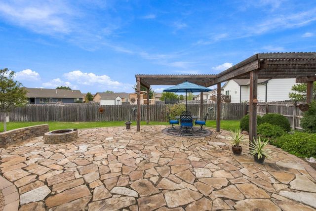 2917 N Rock Bridge Ct, Derby, KS 67037