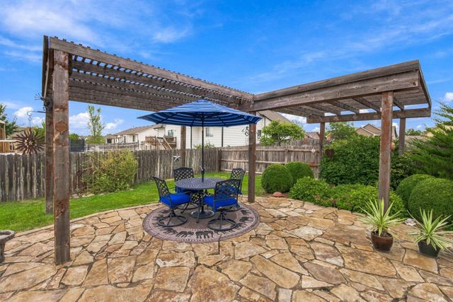 2917 N Rock Bridge Ct, Derby, KS 67037
