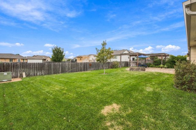 2917 N Rock Bridge Ct, Derby, KS 67037