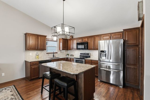 2917 N Rock Bridge Ct, Derby, KS 67037