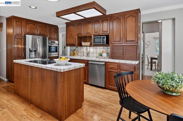 21723 Shadyspring Rd, Castro Valley, CA 94546