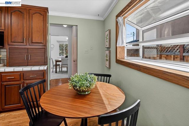 21723 Shadyspring Rd, Castro Valley, CA 94546