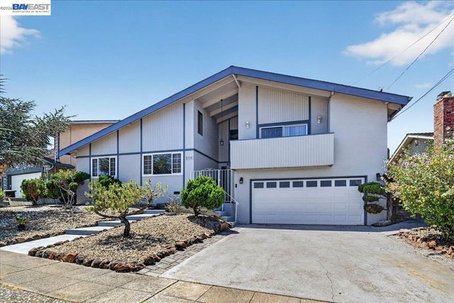 21723 Shadyspring Rd, Castro Valley, CA 94546
