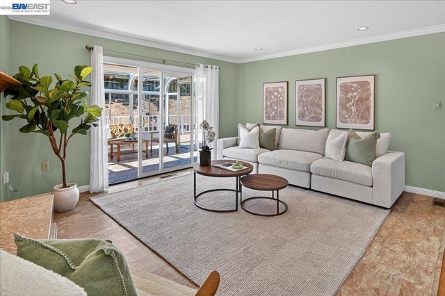 21723 Shadyspring Rd, Castro Valley, CA 94546