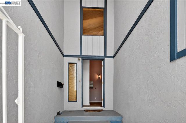 21723 Shadyspring Rd, Castro Valley, CA 94546