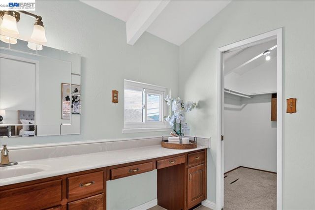 21723 Shadyspring Rd, Castro Valley, CA 94546