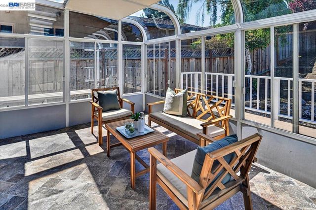 21723 Shadyspring Rd, Castro Valley, CA 94546