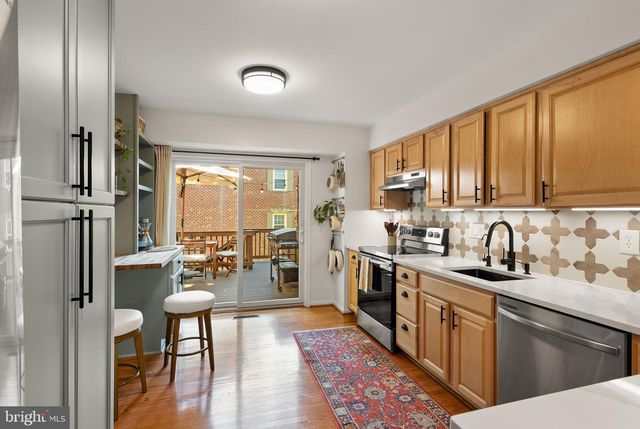 9607 LAKE BRADDOCK DR, Burke, VA 22015