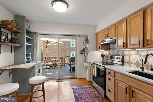 9607 LAKE BRADDOCK DR, Burke, VA 22015