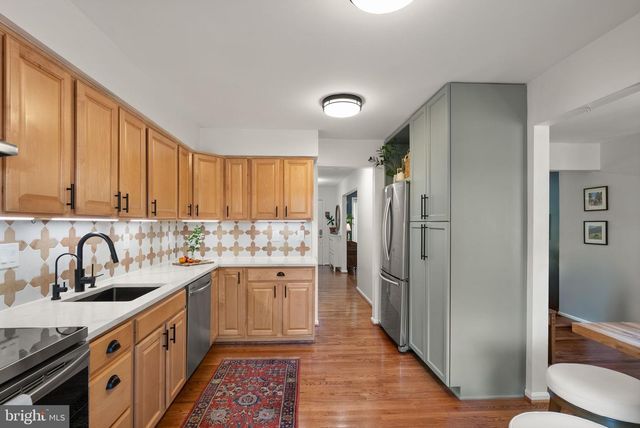 9607 LAKE BRADDOCK DR, Burke, VA 22015