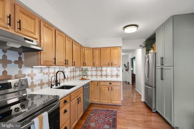 9607 LAKE BRADDOCK DR, Burke, VA 22015