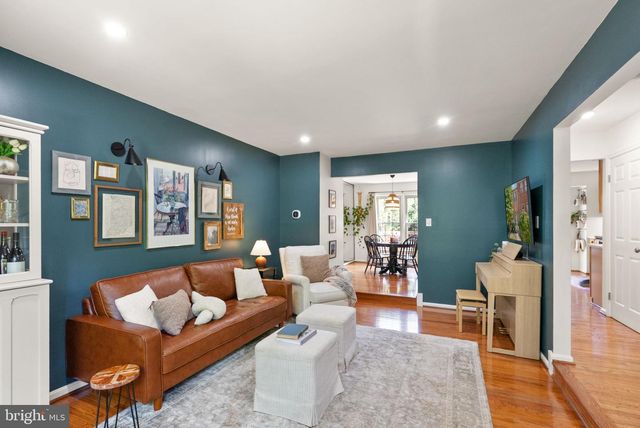 9607 LAKE BRADDOCK DR, Burke, VA 22015