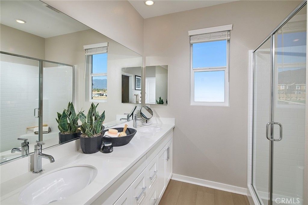 Image 11 of property listing at 16573 Bottlebrush Lane 3, Fontana, CA 92336