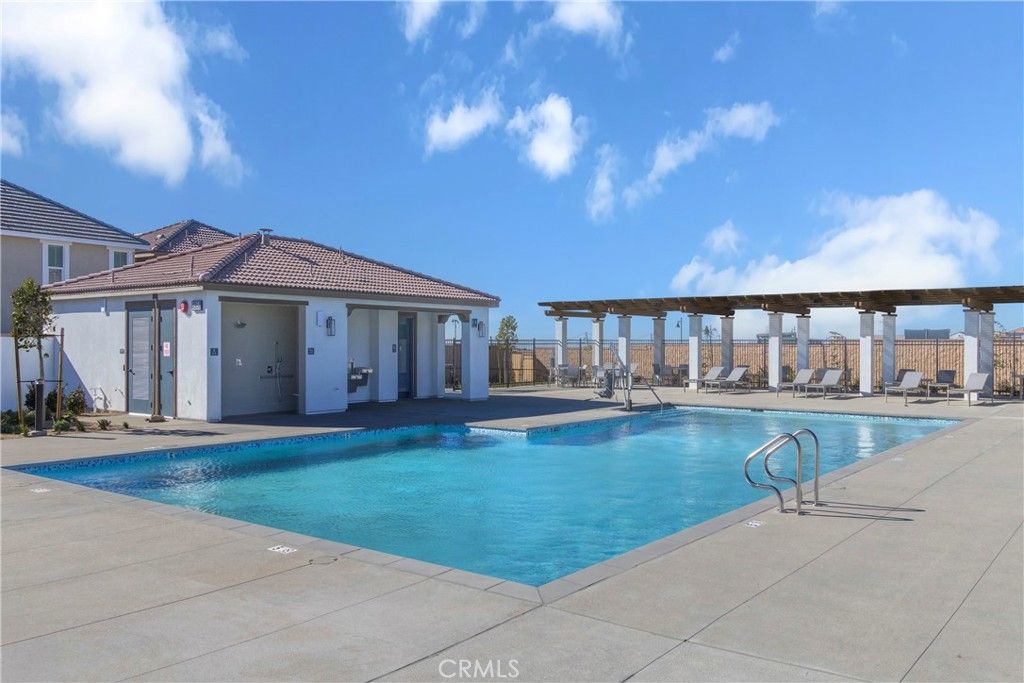 Image 17 of property listing at 16573 Bottlebrush Lane 3, Fontana, CA 92336