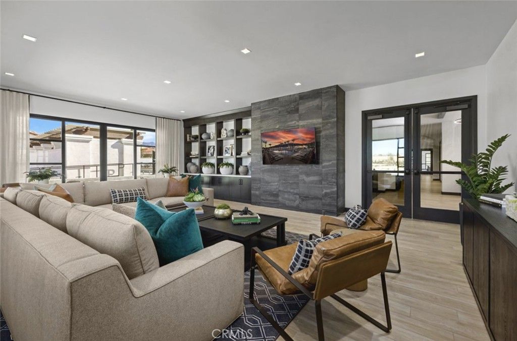 Image 27 of property listing at 16573 Bottlebrush Lane 3, Fontana, CA 92336