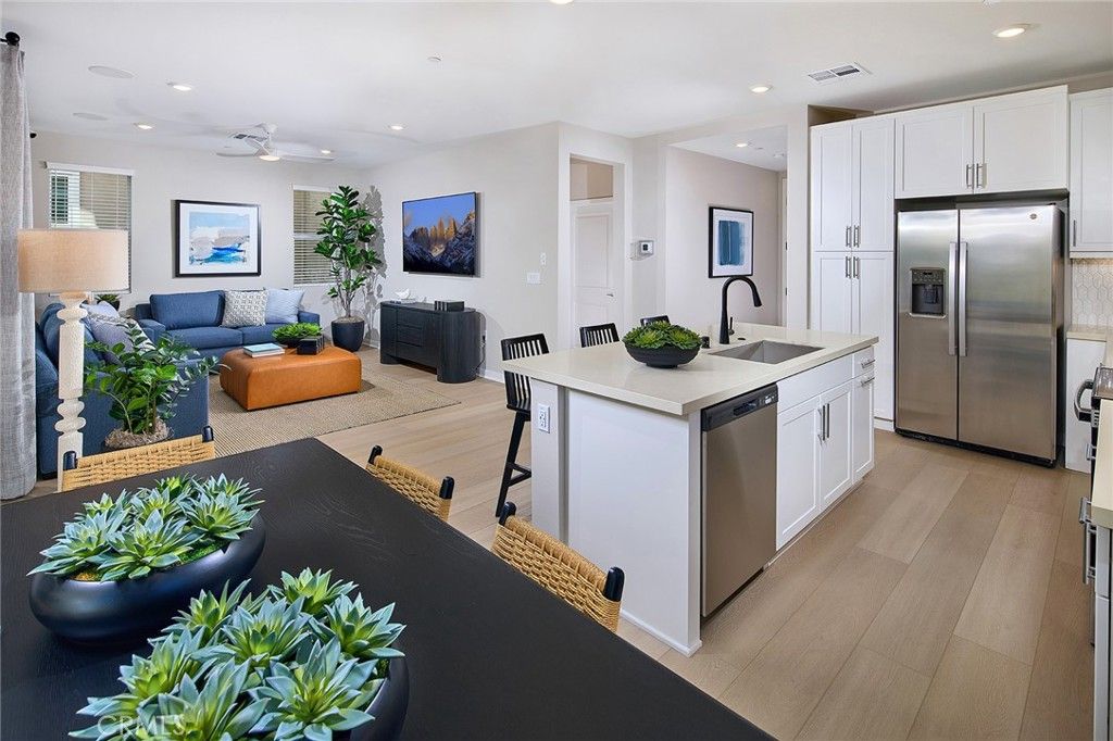 Image 7 of property listing at 16573 Bottlebrush Lane 3, Fontana, CA 92336