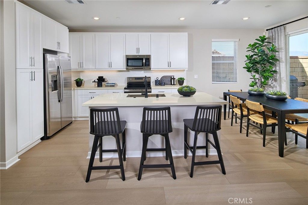 Image 8 of property listing at 16573 Bottlebrush Lane 3, Fontana, CA 92336