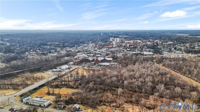 713 MONROE St, Farmville, VA 23901