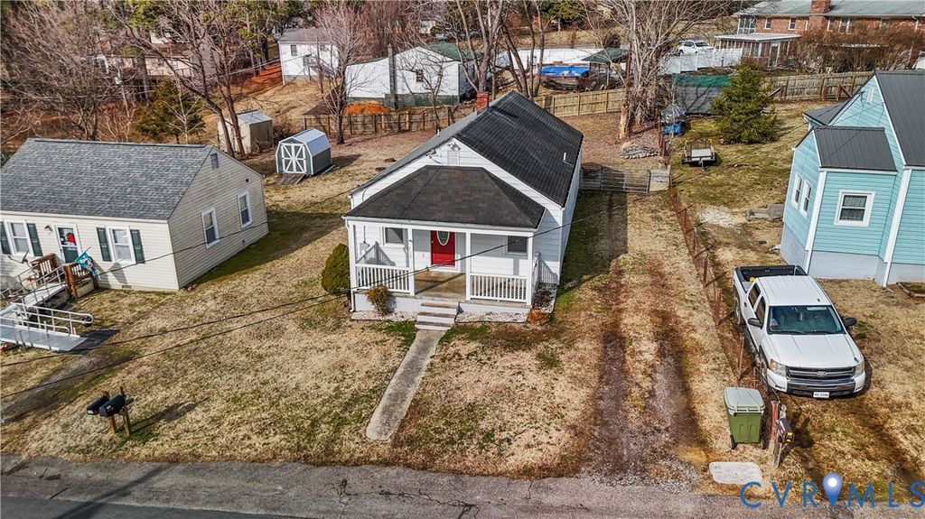 713 MONROE St, Farmville, VA 23901